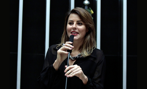 Renata Bueno presta contas da sua atuação no Parlamento italiano
