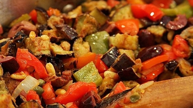 Caponata Siciliana  Na cozinha com a Helô 