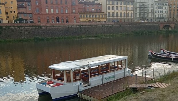 Arnoboat, il nuovo battello turistico di Firenze 