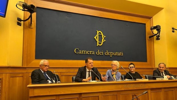 Oriente Médio, Porta: Parar a guerra, defender o direito e reabrir uma perspectiva de paz para israelenses e palestinos