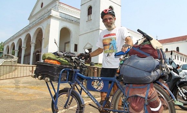 Italiano percorre o Brasil de bicicleta