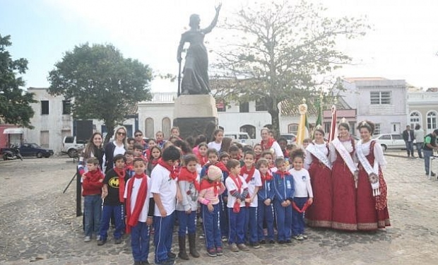 Anita Garibaldi é homenageada em Laguna
