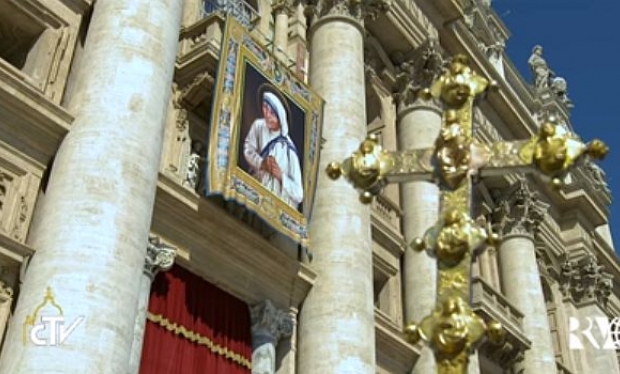 Madre Teresa de Calcutá é canonizada em missa no Vaticano