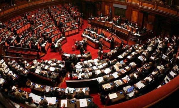 Corte de parlamentares terá referendo na Itália