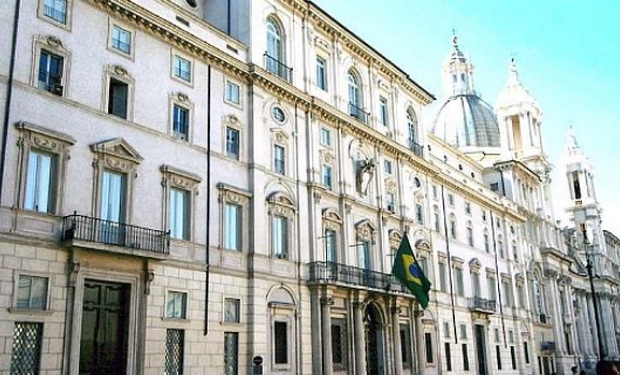 Consulado do Brasil em Roma realiza mutirão