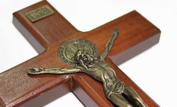 Universidade de Torino proíbe expor crucifixo durante lições online