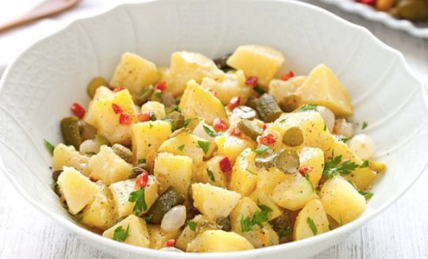 Salada de batata saborosa (italiana)