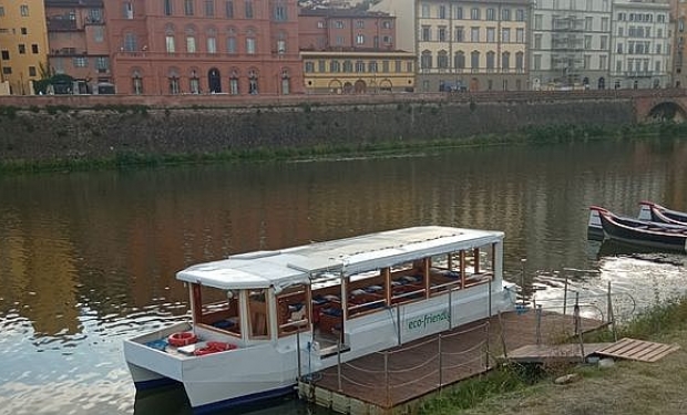 Arnoboat, il nuovo battello turistico di Firenze 