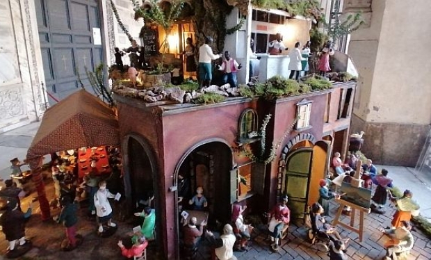 Presépio em Roma promove quinta dose da vacina Covid