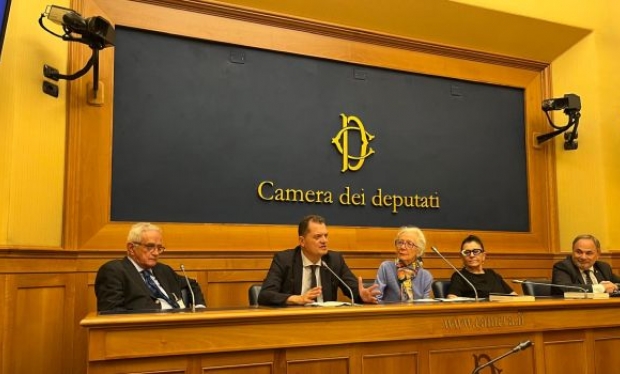Oriente Médio, Porta: Parar a guerra, defender o direito e reabrir uma perspectiva de paz para israelenses e palestinos
